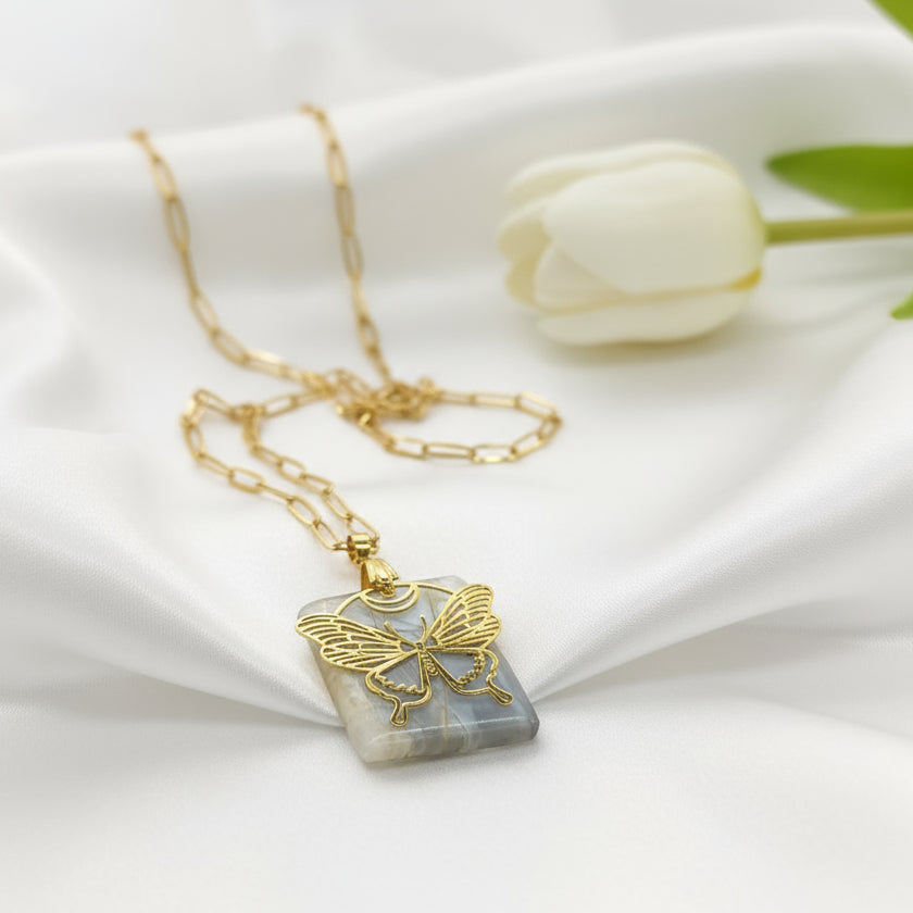 collier doré pierre de lune