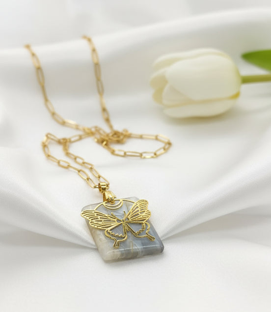 collier doré pierre de lune