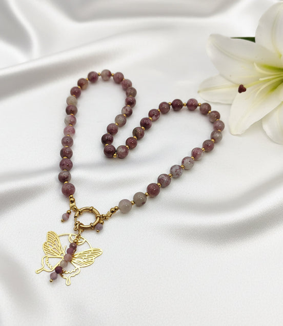 collier touraline rose et papillon