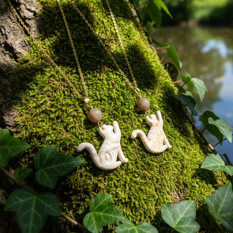 Collier "Mon chaton" en pierre de lune, polymère et acier inoxydable