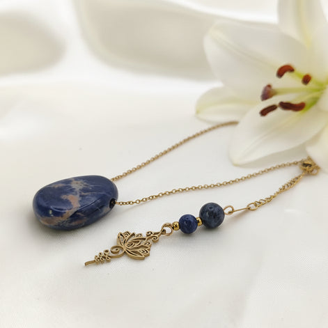 collier doré sodalite spirituelle