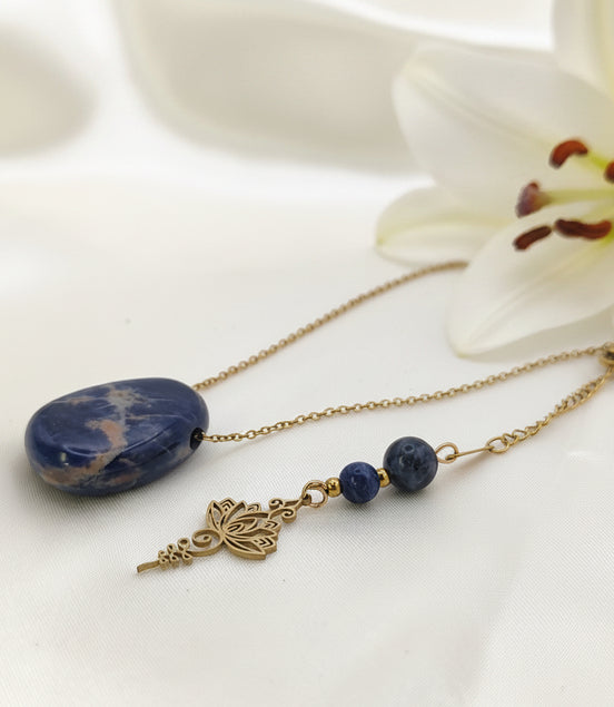collier doré sodalite spirituelle