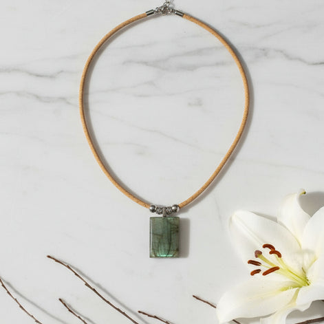 bijou homme en liège et pierre labradorite