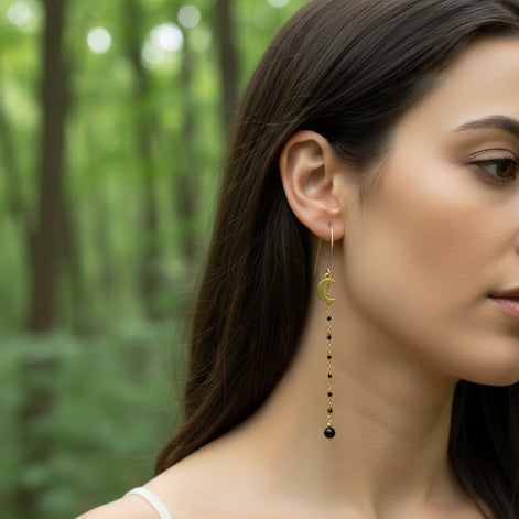 Boucles d'oreilles lune doré en tourmaline noire