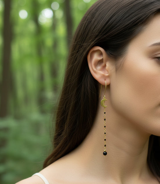 Boucles d'oreilles lune doré en tourmaline noire