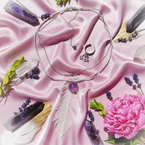 Collier en améthyste et plume céleste