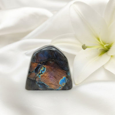 labradorite  a poser