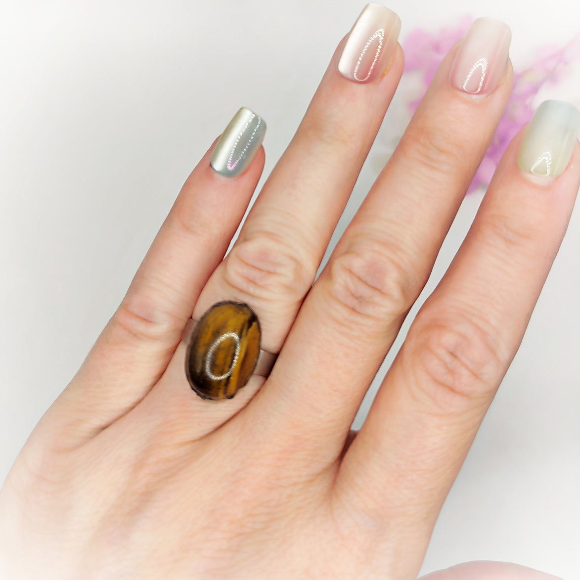 Bague en oeil de tigre ou taureau, argenté, ajustable, au choix