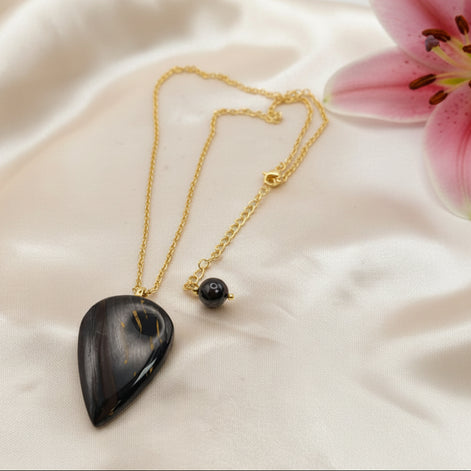 Collier doré et Pendentif en oeil de fer sur bélière acier inoxydable