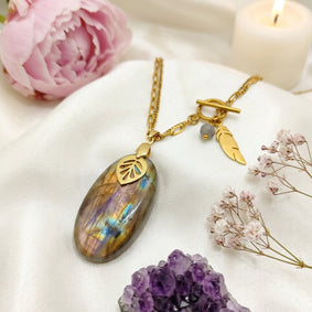 Collier doré en labradorite Protection, intuition