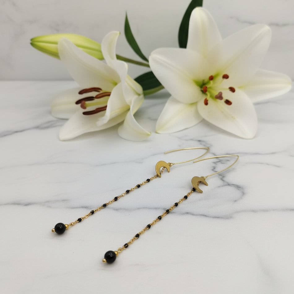 Boucles d'oreilles lune doré en tourmaline noire
