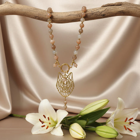 collier loup en pierre de lune