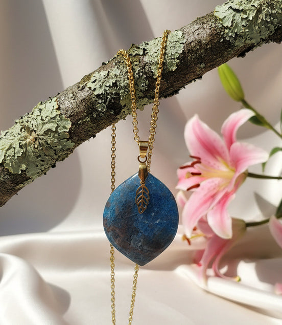 bijou en pierre bleu