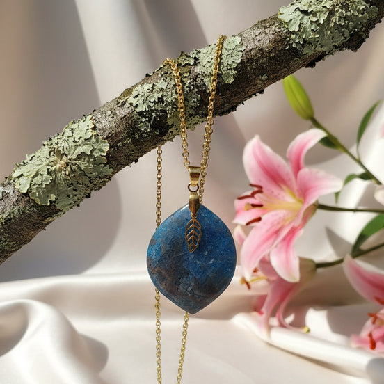 bijou en pierre bleu