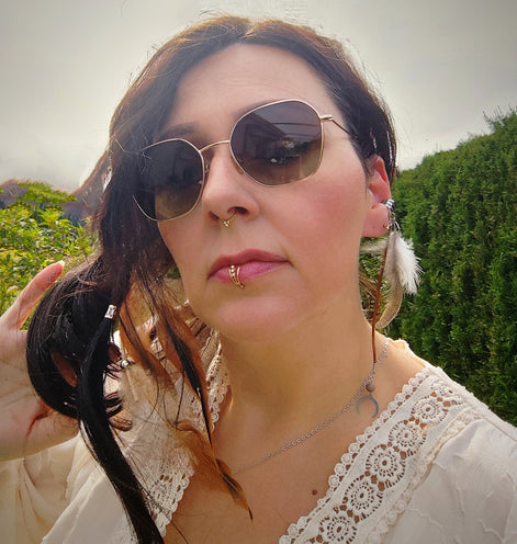 Anneau manchette doré chaman pierre et plume naturelle