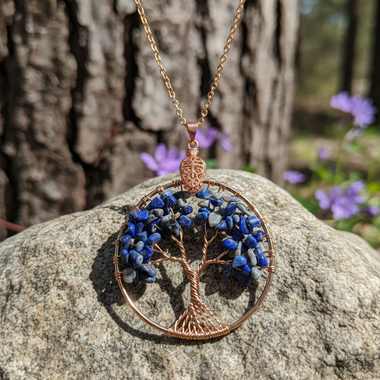 collier en pierres de lapis lazuli