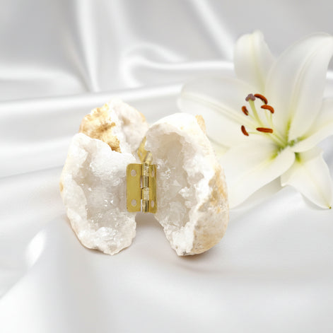 écrin Géode de quartz cristal de roche entière avec charnière