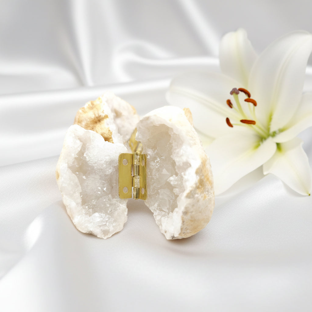 écrin Géode de quartz cristal de roche entière avec charnière