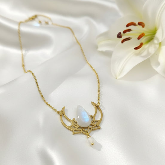 Collier doré en péristérite extra — Pierre de lune arc-en-ciel, féminité & intuition