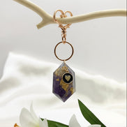 Porte clé orgonite doré en améthyste et coeur