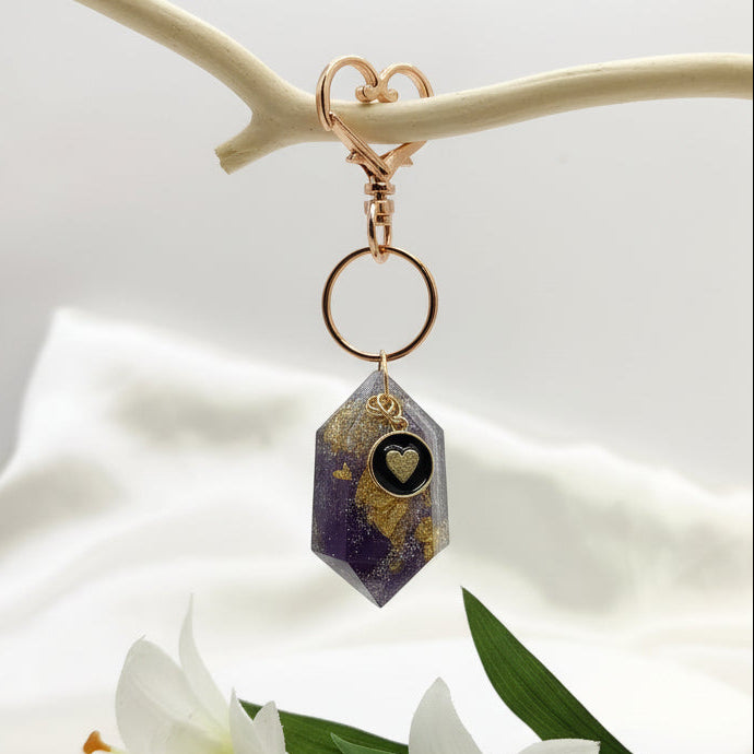 Porte clé orgonite doré en améthyste et coeur