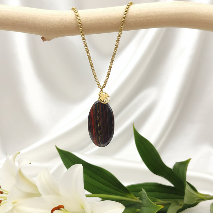 Collier long doré et oeil de fer sur bélière acier inoxydable