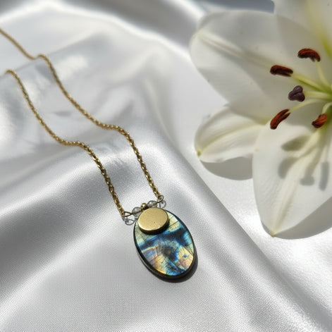 Collier doré et labradorite ovale extra majestueuse