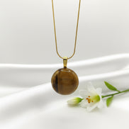 Collier doré en œil de tigre