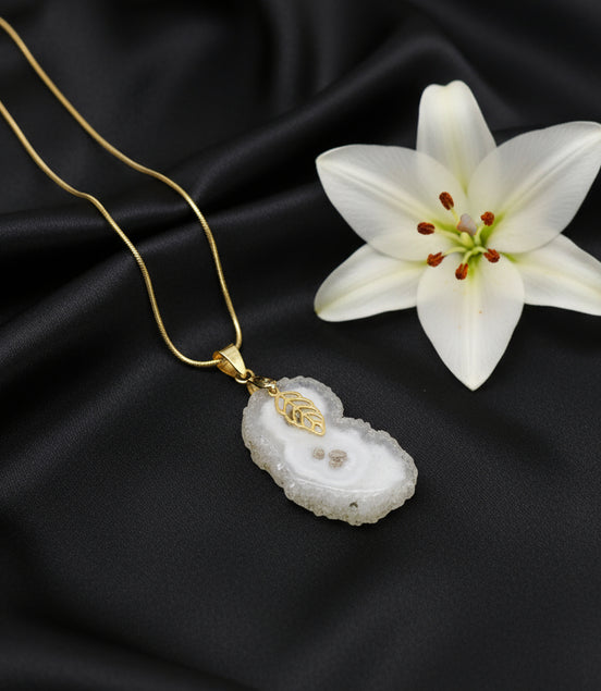 collier doré quartz solaire