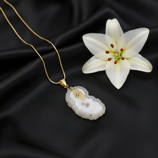 collier doré quartz solaire