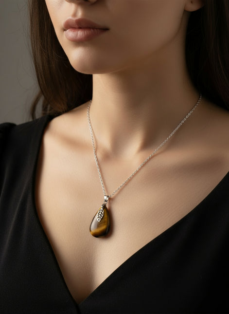 Collier chaine argenté et Œil de Tigre goutte