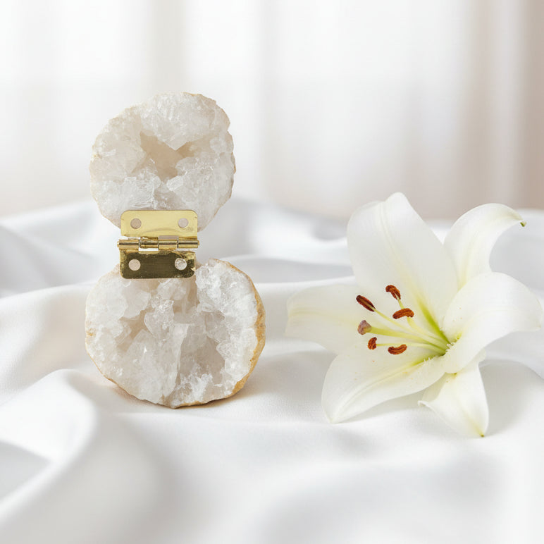 écrin Géode de quartz cristal de roche entière avec charnière