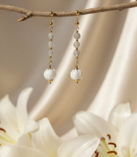 Boucles d'oreilles camélia en labradorite