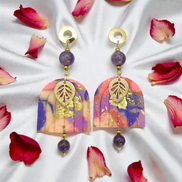 Boucles d'oreilles dorées en améthyste & polymère