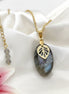 Collier doré labradorite violette bleu