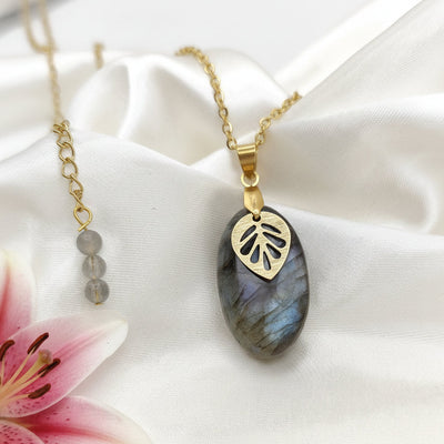 Collier doré labradorite violette bleu