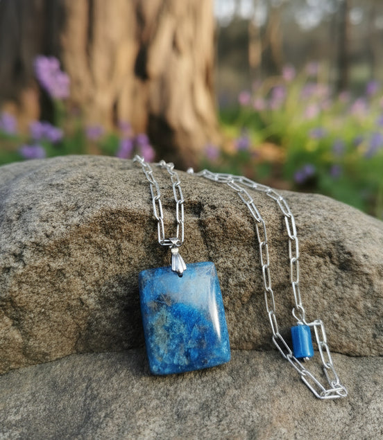 Collier argenté apatite bleu