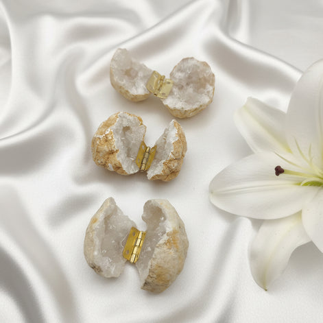 écrin Géode de quartz cristal de roche entière avec charnière