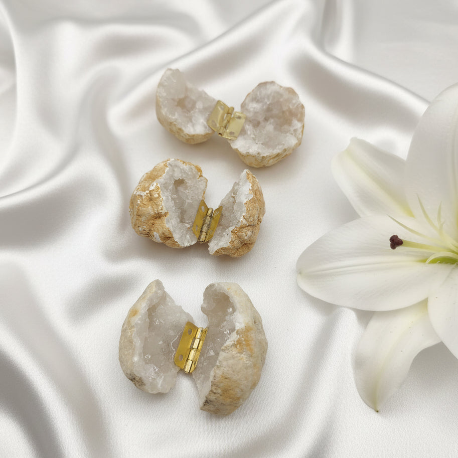 écrin Géode de quartz cristal de roche entière avec charnière