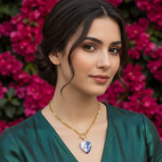 Collier doré en sodalite extra — Intuition, clarté