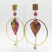 Boucles d’oreilles créoles dorées en rhodonite, feuille et or, 60mm