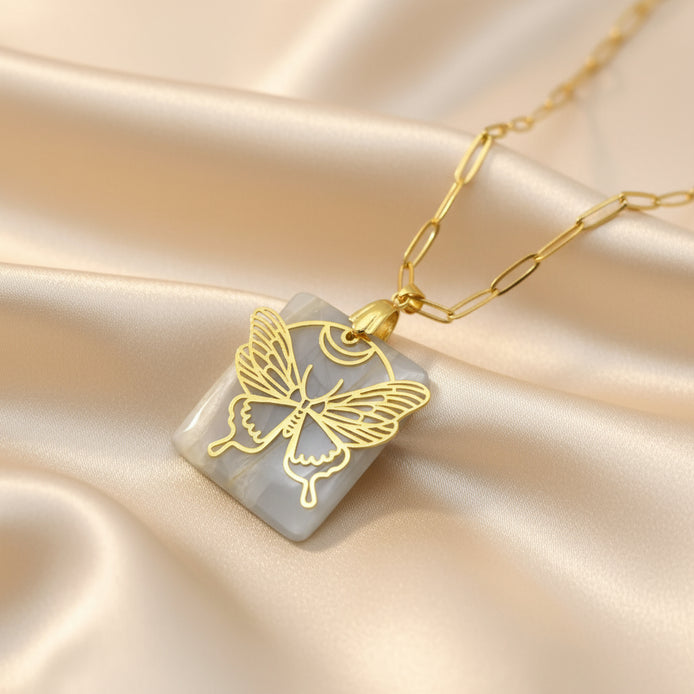collier doré papillon pierre de lune