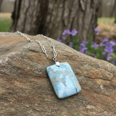 bijou homme en pierre naturelle