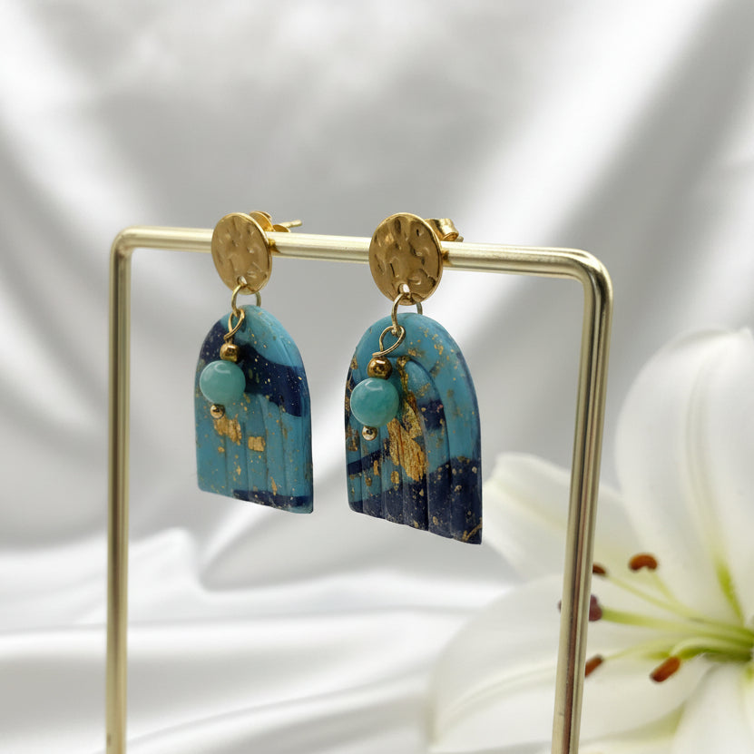 Boucles d’oreilles bleu et or, amazonite et polymère